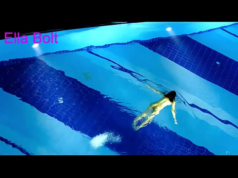 ❤️ Não consigo parar de ver, jovem loira apanhada a nadar nua na piscina da estância balnear ELLA BOLT ❤️ Porno vídeo em porno pt.dreamypassionjourney.ru ❌️❤