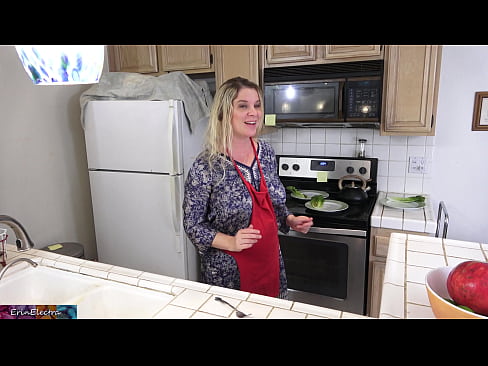 ❤️ A madrasta a ordenhá-lo na cozinha antes do seu encontro ❤️ Porno vídeo em porno pt.dreamypassionjourney.ru ❌️❤