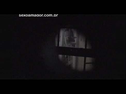 ❤️ Lourinho é filmado secretamente por um voyeur de bairro escondido atrás de tijolos ocos ❤️ Porno vídeo em porno pt.dreamypassionjourney.ru ❌️❤